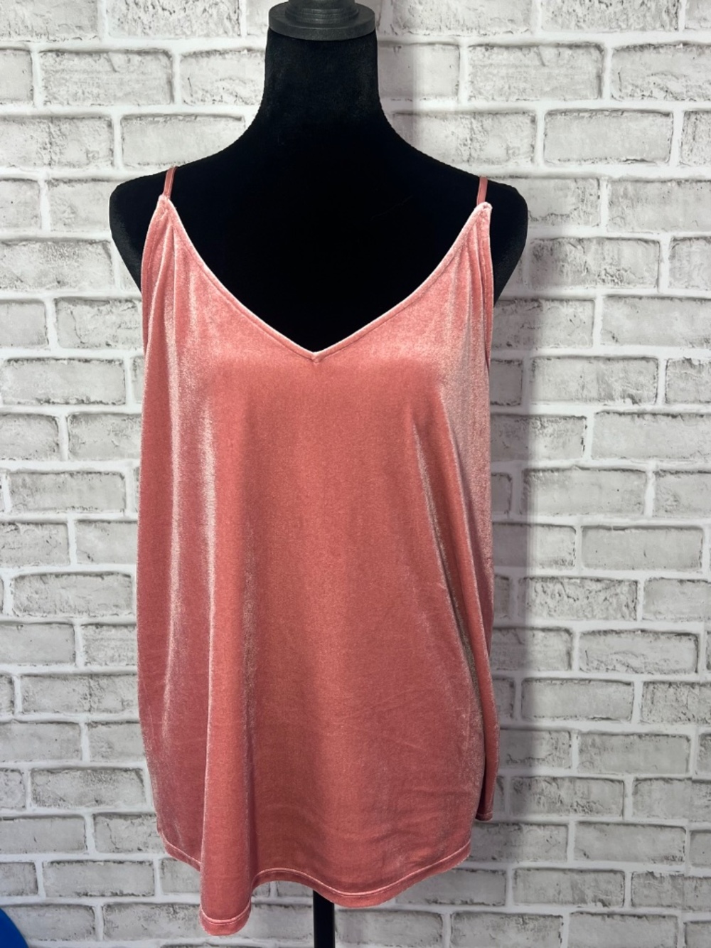 HALOGEN • Dusty Rose Pink Velvet V-Neck Camisole Tank Top Small - Picture 2 of 7